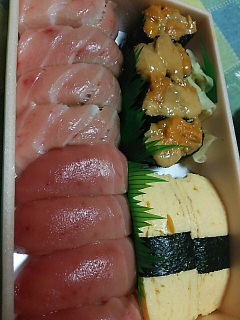 �����i��