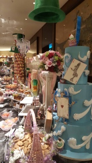 �A���X����̏��ҏ�f�U�[�g�t�F�A�z�q���g������